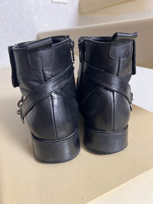 Vand botine piele pret bun