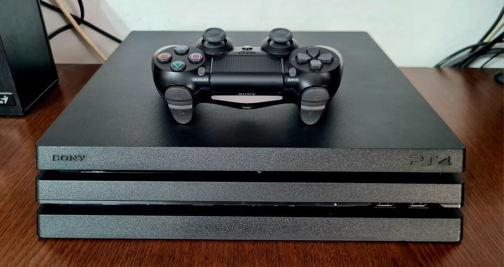 Ps4 Pro 1TB ultimul model  cu 1  controller original si toate accesoriile plus 1 joc Fifa
