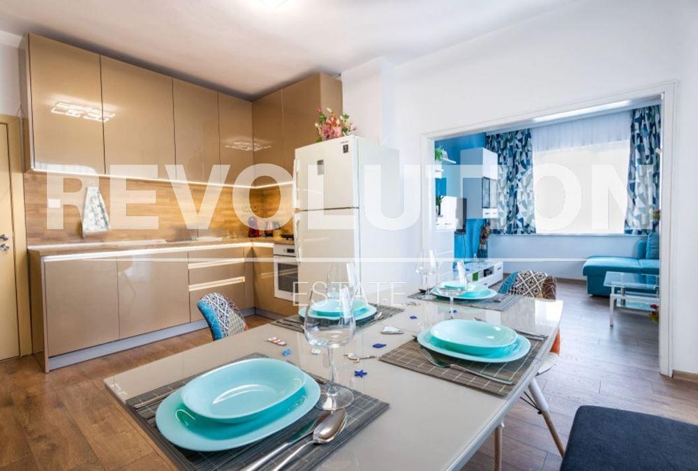 Дава се под наем Четиристаен апартамент в Варна, Спортна зала - 100 кв.м за 900 € - Снимка #2