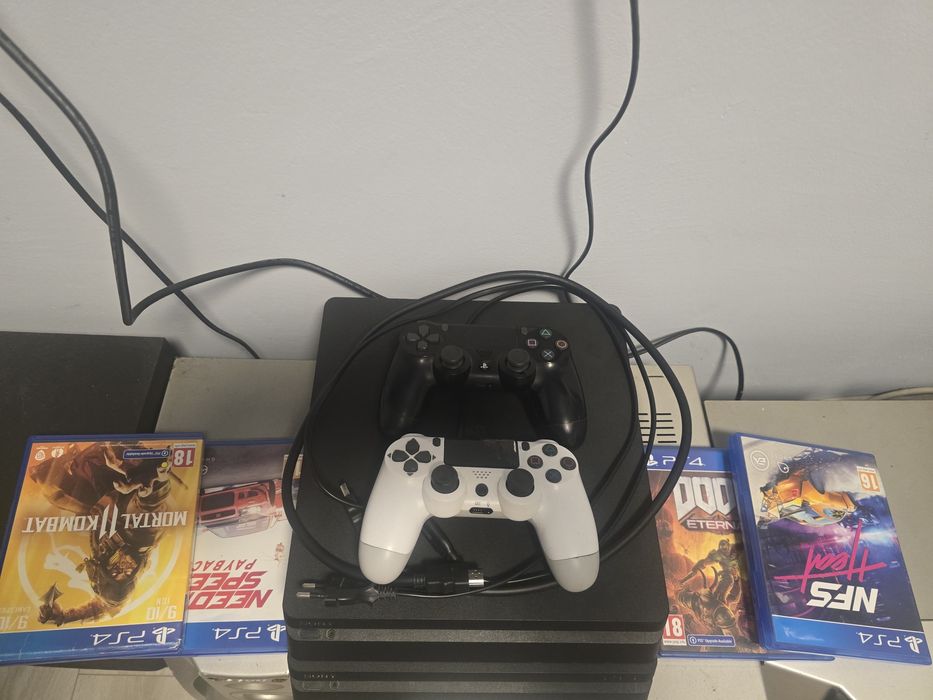 PS4 комплект – 2 конзоли, джойстици, игри, отделно или заедно