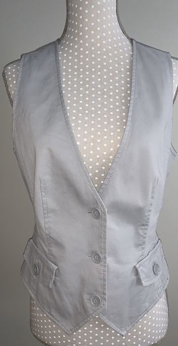 Vesta Essentiel pentru un look super smart chic