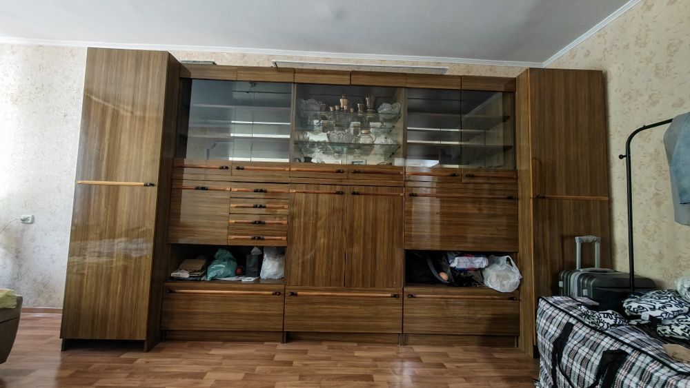 Отдам стенку даром