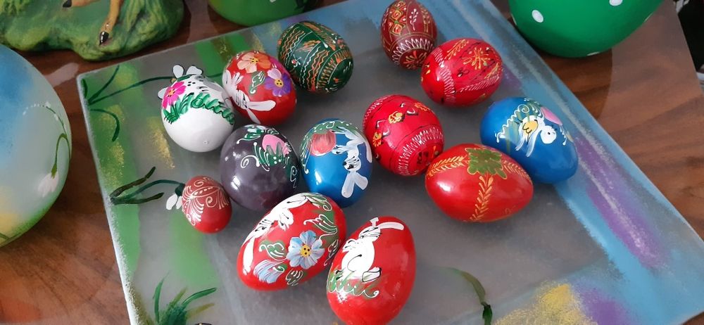 Ouă din lemn pictate manual