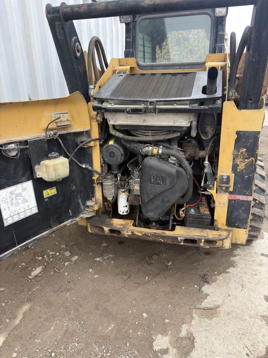 Продам мини погрузчик cat242b