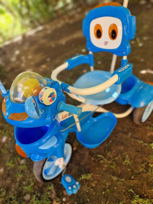 Tricicletă copii cu mâner parental, muzică și coș depozitare – Funcțională