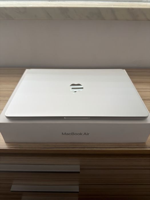 MacBook Air M4 13inch 256GB Silver в гаранция
