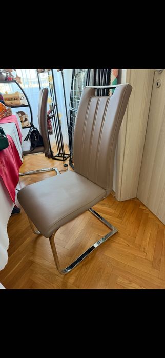 Трапезни столове