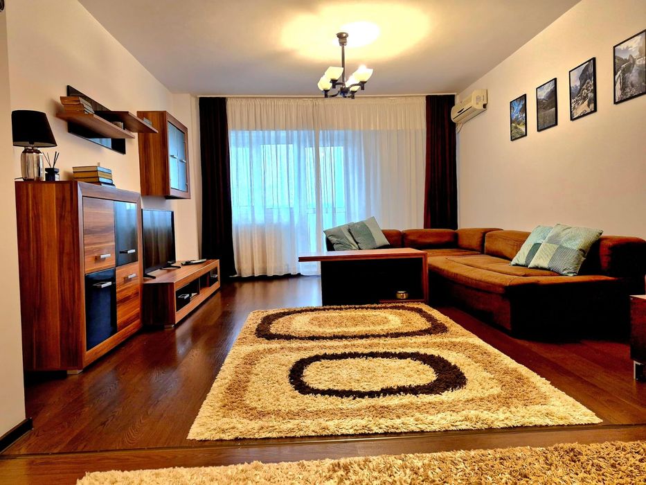 Închiriez apartament 4 camere cu loc de parcare inclus