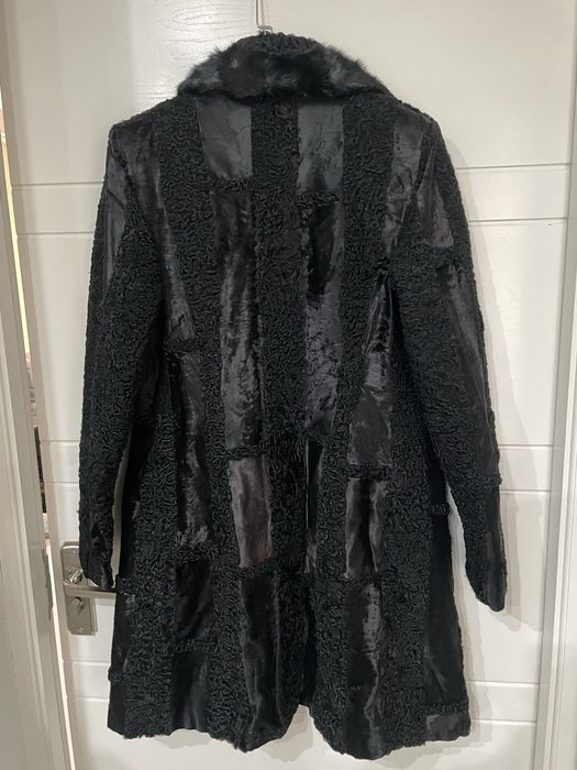 Шуба до колен каракуль