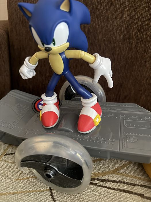 Соник с радиоуправляем спийдър