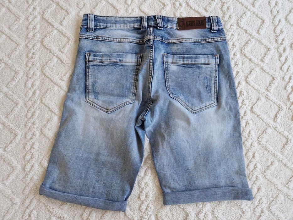 Юношески дънки подходящи за момче