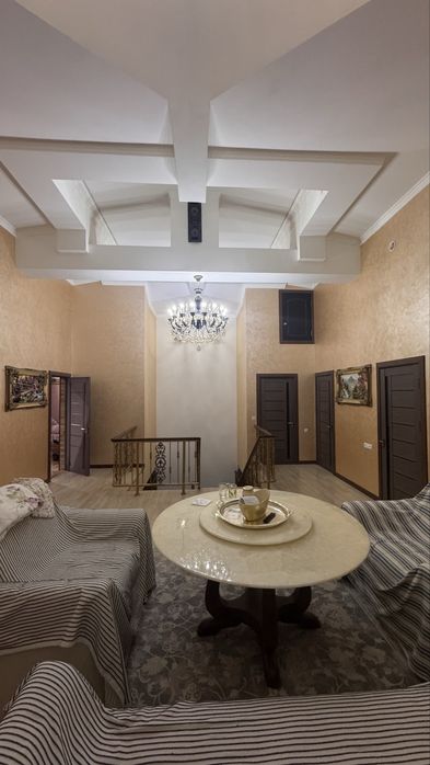 5 соток участок, 2 эатажа с бассейном