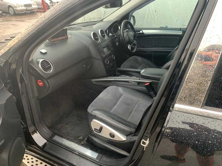 Dezmembrez mercedes ml 320 cdi ML w164 facelift/bara fata facelift