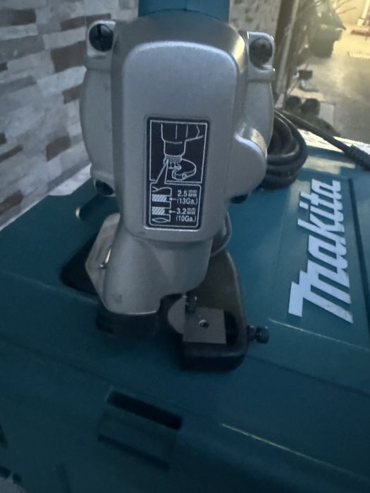 Ножица за ламарина Makita JS3201J /710 W, 3.2 мм./