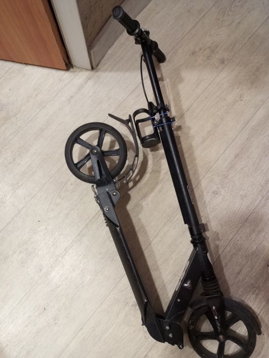 Продам самокат детский.