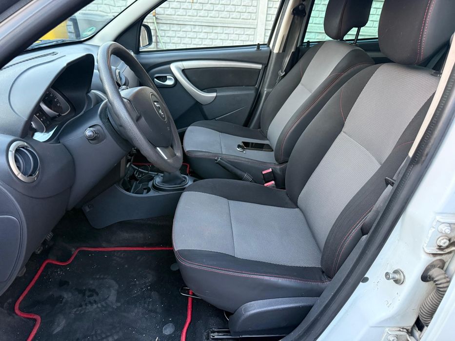 Vând Dacia Duster 1.6 benzină. Nr Zoll valabile 30 zile. RAR efectuat