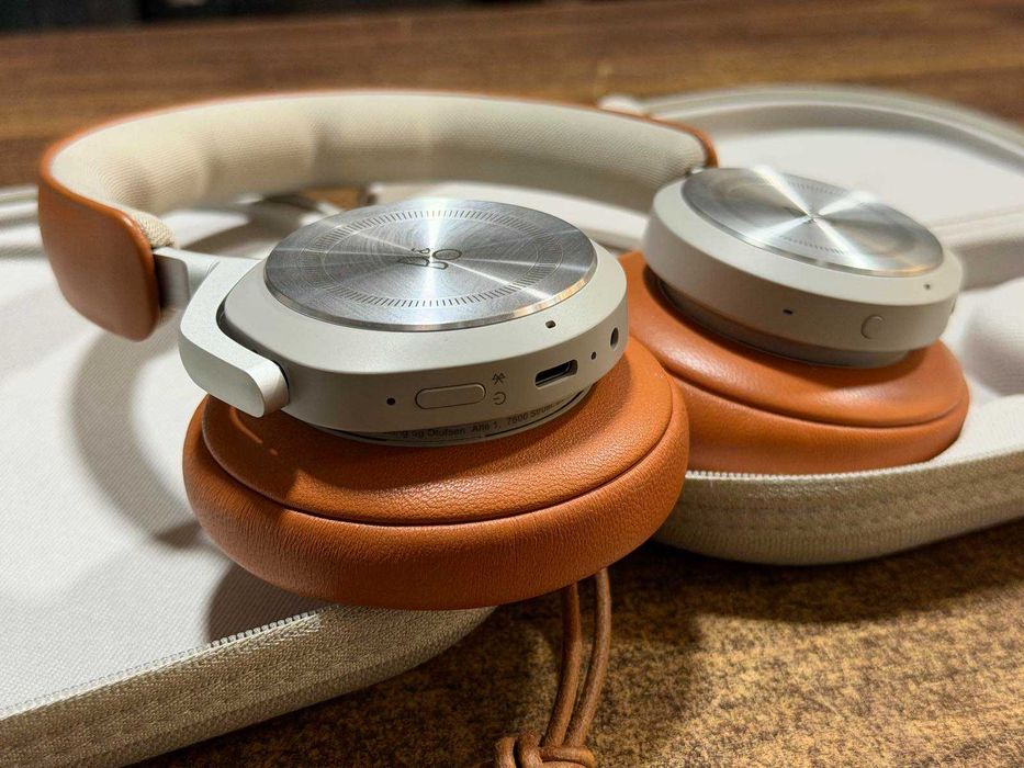 Блутут слушалки Bang & Olufsen Beoplay HX (Timber)