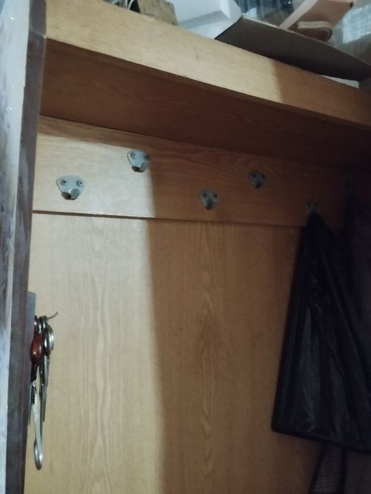 Отдам прихожку. Срочно.