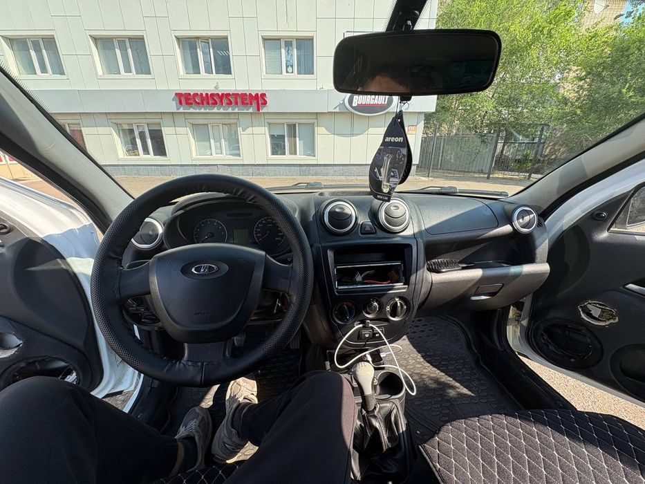 Продам Lada Granta Лифтбек 2015 год