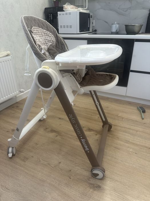 Продам детский стульчик 2 в й