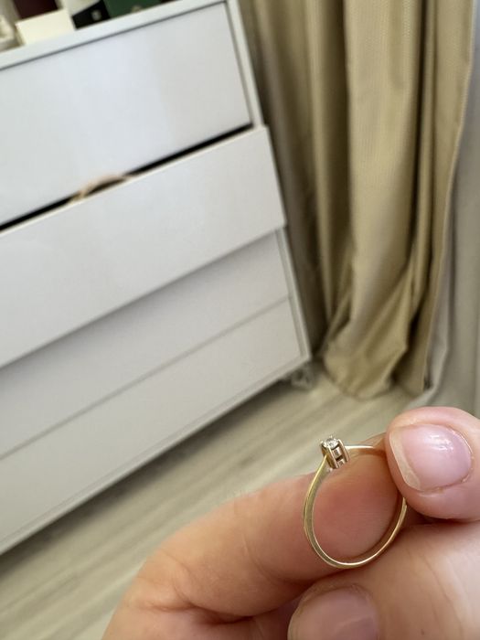 Кольцо с брилиантом