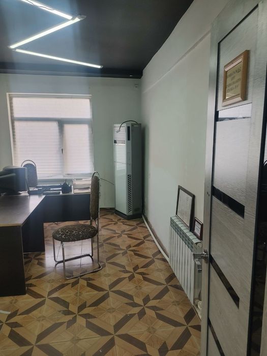 Юнусабад-4 квартал Шохсарой сдаётся офис с мебелью 18м2 .220 у е