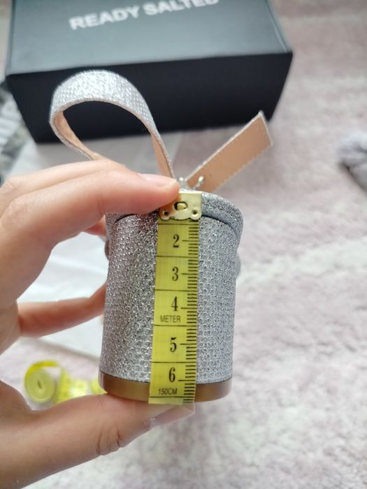 Отворени сиви сандали на ток