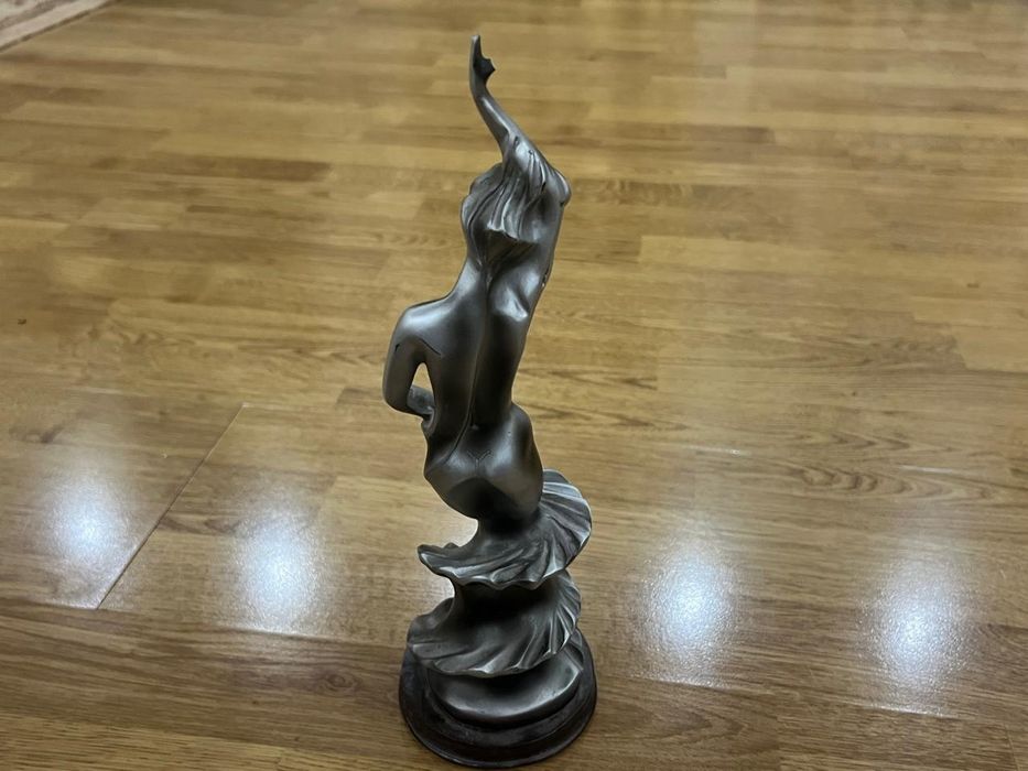 Статуэтка Женщина