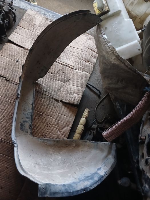 Подкрылок Ауди 100 левый