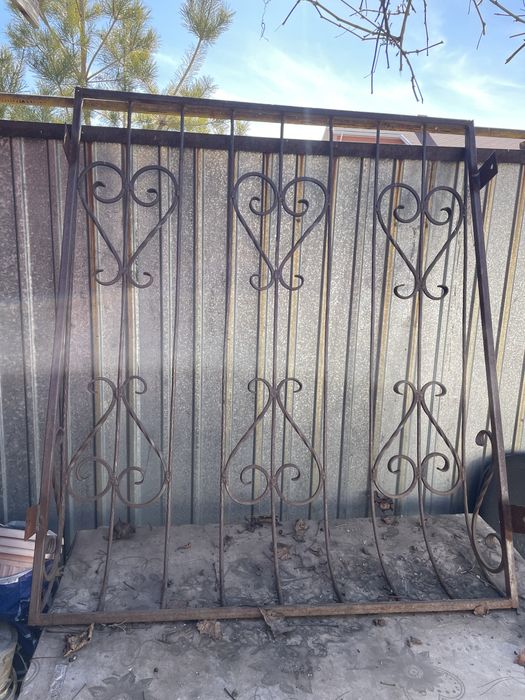 Решетка металлическая оконная