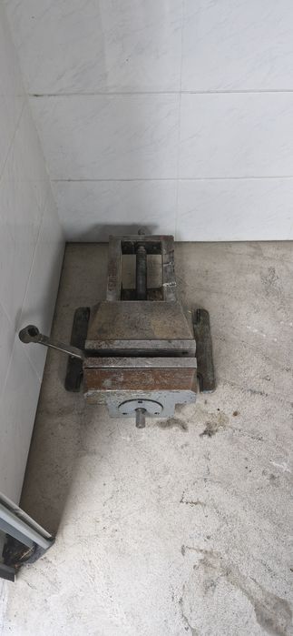 Продам тиски слесарные