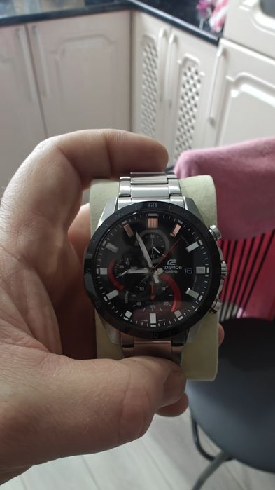 Продам оригинальные часы