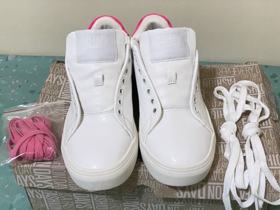 DNKY adidasi/ skechers  noi nouti superbi