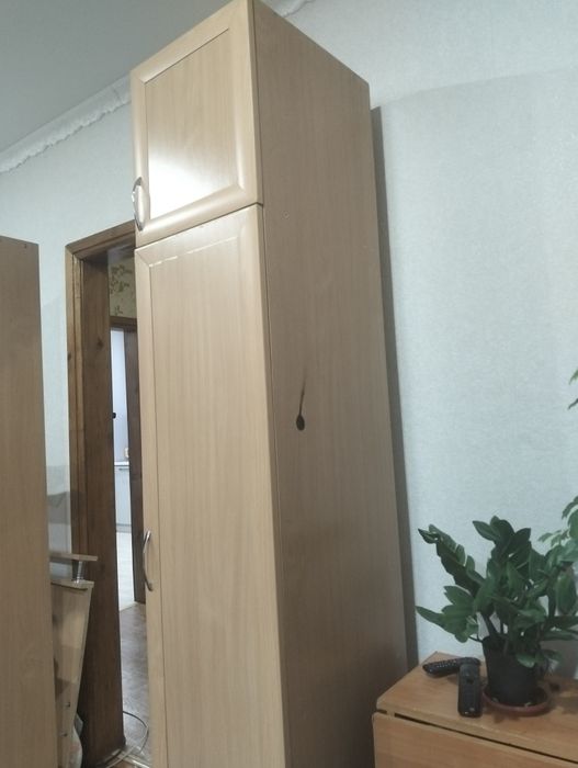Продам угловой шкаф с пеналом