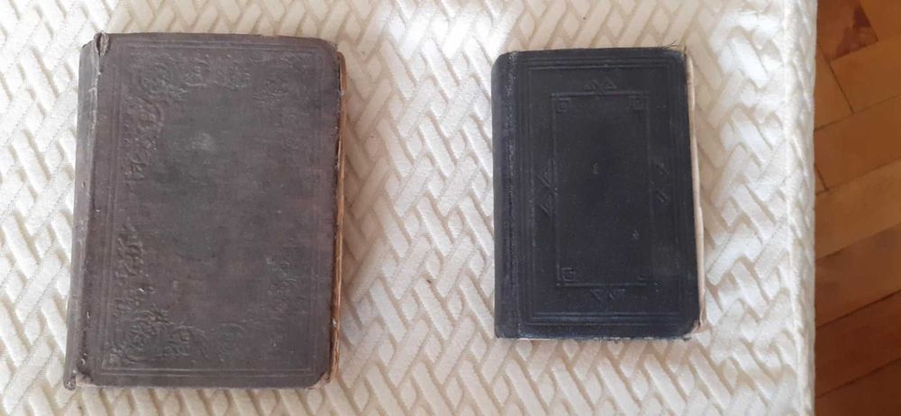 Две антикварни Библии на арменски език