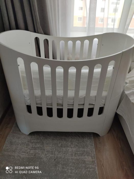 Манеж с матрасом.