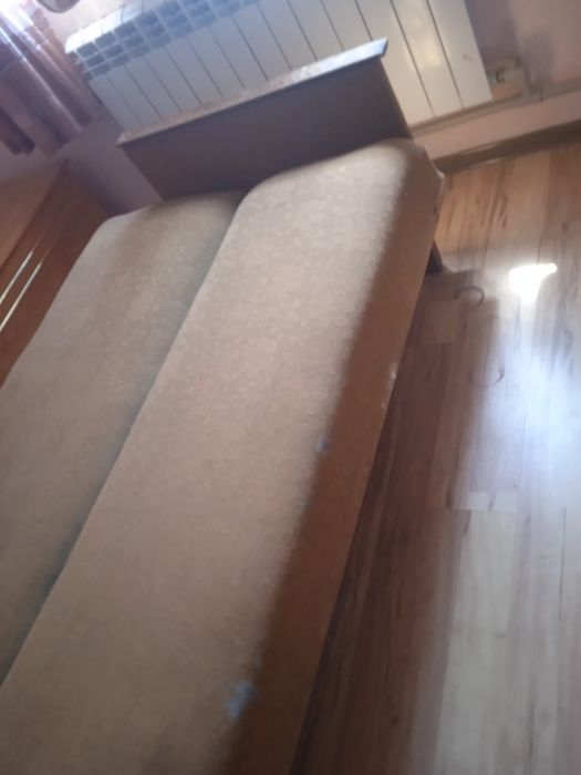 Берік, ескі үлкен диванды сатамын.