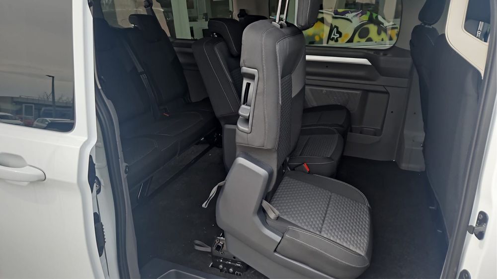 Inchiriez Microbuz  8+1