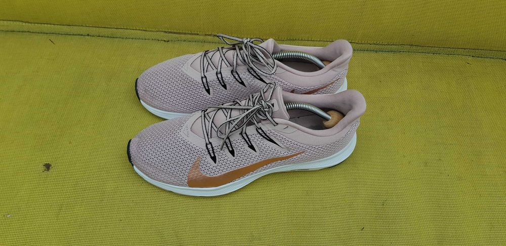 Оригинални маратонки Nike Quest