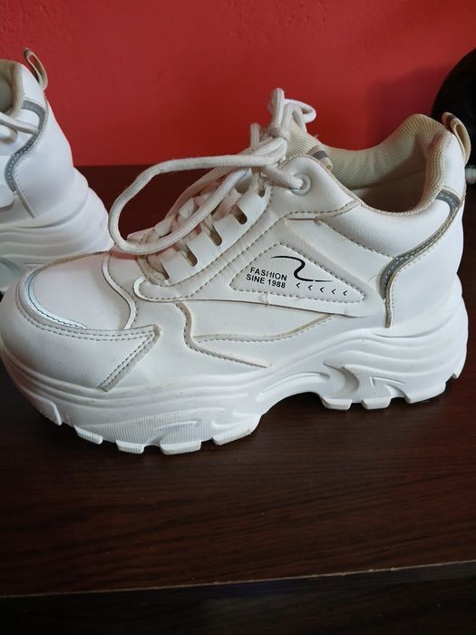 Adidașii mărimea 38