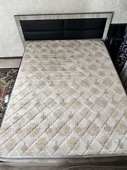 Спальный кроват Шкаф тумба и тримон зор холатида срочно сотаман