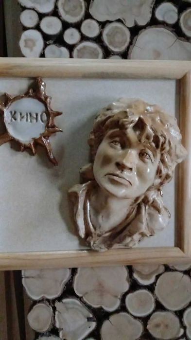 панель с барельефом В , Цой