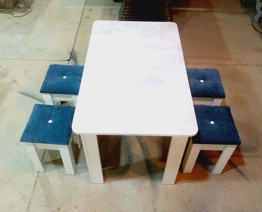 Продам новый стол 4 табуретки!