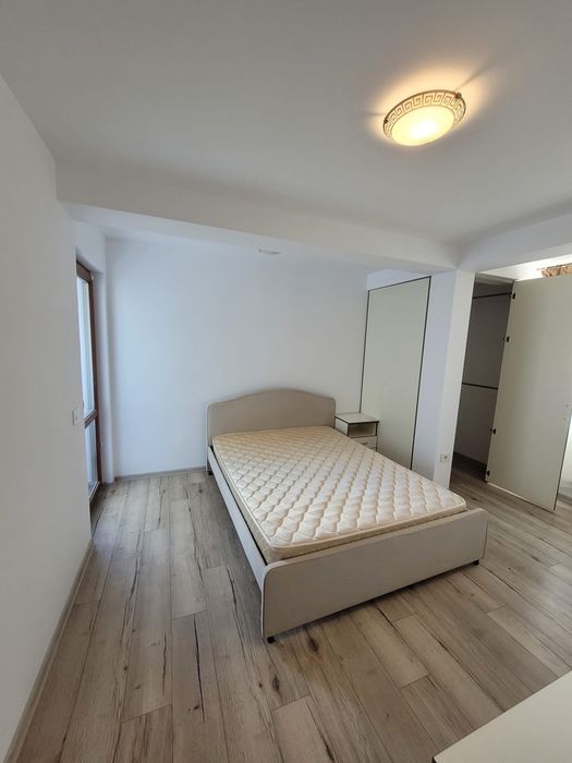 Proprietar:Ap.3camere open space-Lângă Palas.+parcare inclusa