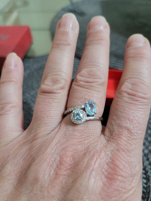 Дамски сребърен пръстен с камък топаз! Състояние ново!