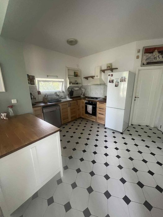 Дава се под наем Къща в Банкя - 400 кв.м за 2000 € - Снимка #1