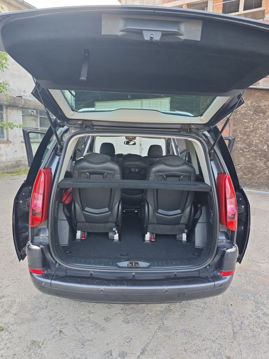 Peugeot 807 Premium 2.0hdi 163cp automat/dublu climatronic/xenon/navi/scaune încălzite/PDC fata spate/7 locuri/roti iarna vara aliaj/carte service