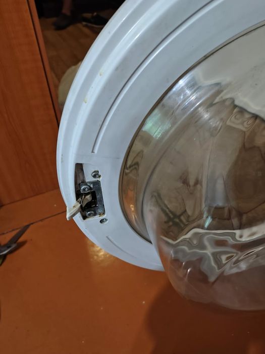 Стиральная машина в рабочем состоянии