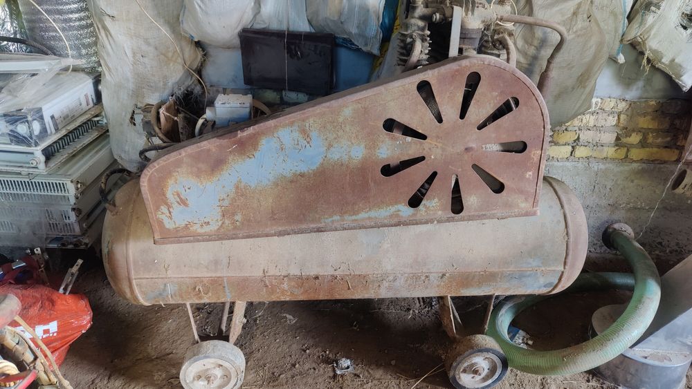 200L sanoat kompressori sotiladi (remenli, 2 silindrli)