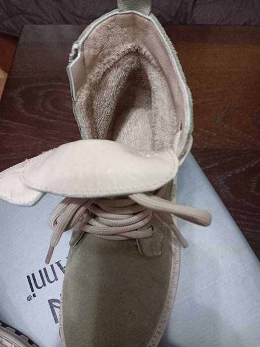 Продавам нови боти, набук